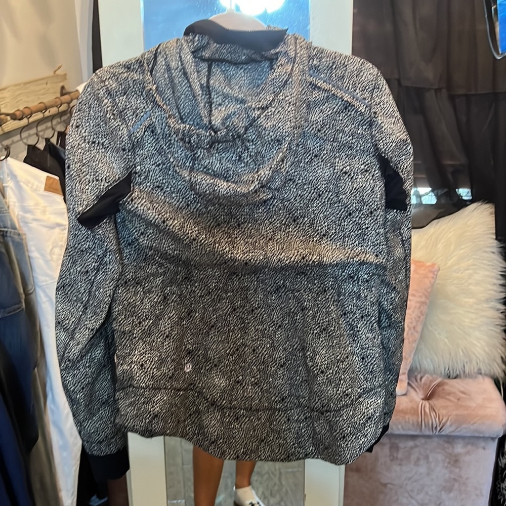Lululemon Jacket - Picture 6 of 8